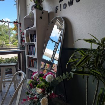 De Coffee Bloom - Cute decor inside - Coffee & Tea Near Me - Trinity, Florida De Coffee Bloom - Cute decor inside - Coffee & Tea Near Me - Trinity, Florida