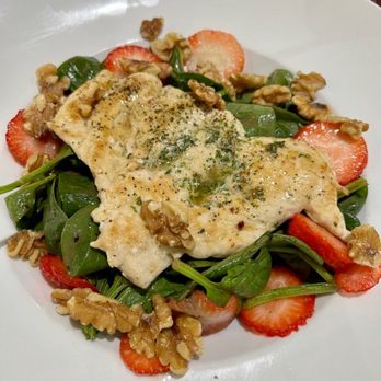 Stonewalls - Spinach salad with chicken. - American Near Me - Marco Island, Florida