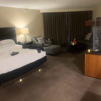 Hyatt Regency Chicago - 18th floor suite - Hotels Near Me - Chicago, Illinois Hyatt Regency Chicago - 18th floor suite - Hotels Near Me - Chicago, Illinois