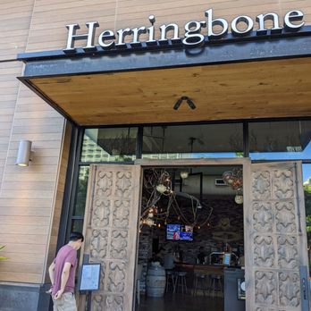 Herringbone Waikiki - Seafood Near Me - Honolulu, Hawaii