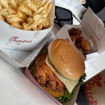 Chick-fil-A - Spicy chicken sandwich combo - Fast Food Near Me - North York, Ontario Chick-fil-A - Spicy chicken sandwich combo - Fast Food Near Me - North York, Ontario