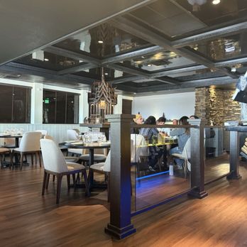 Bai Tong Thai Restaurant - interior - Thai Near Me - Redmond, Washington