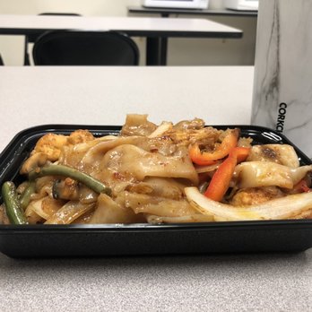 Phattra Thai Restaurant - Drunken Noodles - Thai Near Me - Metuchen, New Jersey Phattra Thai Restaurant - Drunken Noodles - Thai Near Me - Metuchen, New Jersey