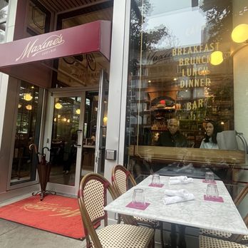 Maxine's Cafe & Bar - Bars Near Me - Vancouver, British Columbia