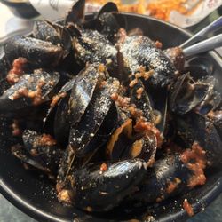 Chickie's & Pete's - Mussels Red