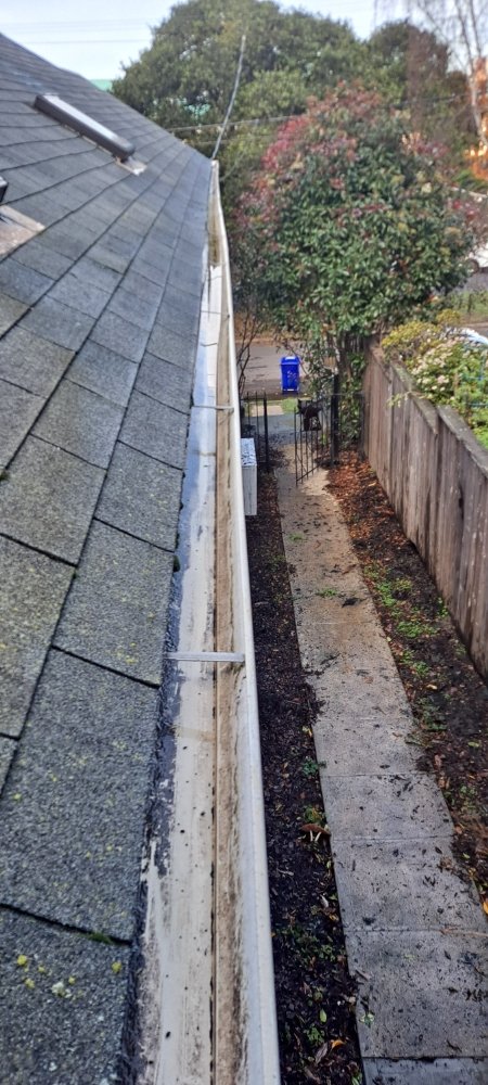 Slide of Mendoza & M  Roofing