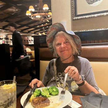 LongHorn Steakhouse - Enjoying filet & brocoli - Steakhouses Near Me - Phoenix, Arizona LongHorn Steakhouse - Enjoying filet & brocoli - Steakhouses Near Me - Phoenix, Arizona