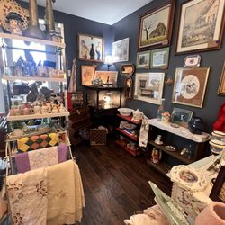 Whimzee's Antiques & Gifts