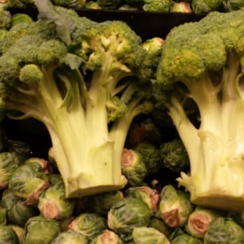 Safeway - 7/4/14 Safeway at Burke Center. Pulled the two stalks of broccoli from the "broccoli crowns" section, obviously not crowns... - Grocery Near Me - Burke, Virginia Safeway - 7/4/14 Safeway at Burke Center. Pulled the two stalks of broccoli from the "broccoli crowns" section, obviously not crowns... - Grocery Near Me - Burke, Virginia