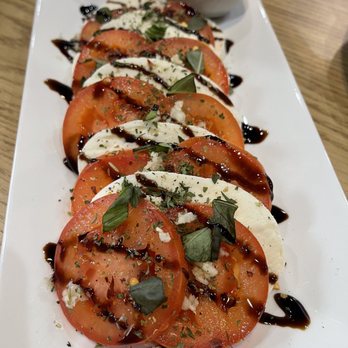 Fratelli's Pizza Kitchen - Caprese Salad with fresh mozzarella was very good - Pizza Near Me - Henderson, Nevada
