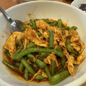 Madam Mam's- North Anderson LN - Pad Prik Khing, stir fried chicken with green beans and curry paste - Thai Near Me - Austin, Texas Madam Mam's- North Anderson LN - Pad Prik Khing, stir fried chicken with green beans and curry paste - Thai Near Me - Austin, Texas