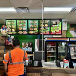 Tacos El Pariente - Counter