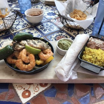 Riverwalk Cantina - Chicken and shrimp fajita; I ordered beef and Shrimp. guacamole was not super fresh. - Tex-Mex Near Me - Grapevine, Texas Riverwalk Cantina - Chicken and shrimp fajita; I ordered beef and Shrimp. guacamole was not super fresh. - Tex-Mex Near Me - Grapevine, Texas