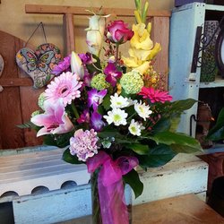 Brookswood Florist - Vase Arrangement