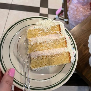 Schlegl's Bakery - Yellow cake - Bakeries Near Me - Lincolnwood, Illinois Schlegl's Bakery - Yellow cake - Bakeries Near Me - Lincolnwood, Illinois