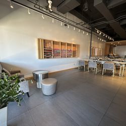 It’s Nailsdate - Waiting Area and Mani Stations