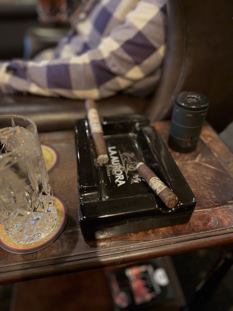 Safari Cigars and Lounge