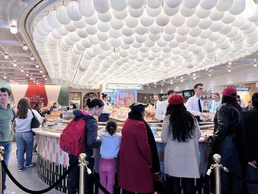 86Champs - L'Occitane x Pierre Hermé by null