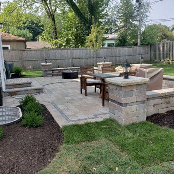 Hope's Landscaping - Picture 2 of Wheaton job - Landscaping Near Me - Aurora, Illinois