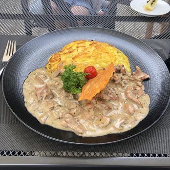 Hotel Victoria - Restaurant - Ritter - Veal with mushrooms and rosti - Fondue Near Me - Kandersteg, BE Hotel Victoria - Restaurant - Ritter - Veal with mushrooms and rosti - Fondue Near Me - Kandersteg, BE