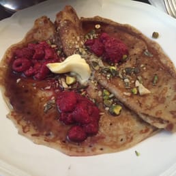 Raspberry pancake with pistachio