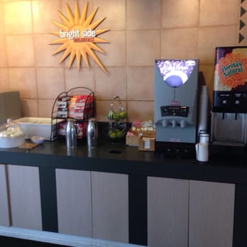 La Quinta Inn by Wyndham Phoenix Thomas Road - Breakfast Station - Hotels Near Me - Phoenix, Arizona
