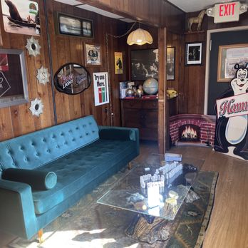 The Pearl Seaside - The cutest nook to look over the creek - Dive Bars Near Me - Seaside, Oregon
