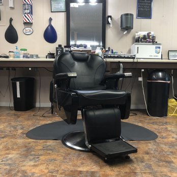 Southern Kutz - 1 of 4 barber chairs. - Barbers Near Me - Clarksville, Tennessee Southern Kutz - 1 of 4 barber chairs. - Barbers Near Me - Clarksville, Tennessee
