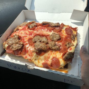 Pizza Payaa - Bloomington - Pepperoni and sausage pizza - Pizza Near Me - Bloomington, Illinois