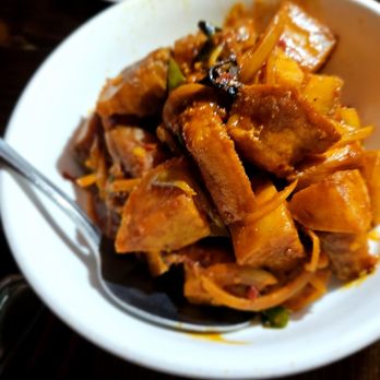 Phayul - Gyarong pork/Pork slices stir-fried w/vegetables, green onions & sesame seeds. Alright. A bit gamey and the pieces were a bit fatty/chewy - Himalayan/Nepalese Near Me - Jackson Heights, New York