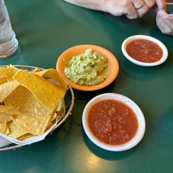 El Charro Mexican Restaurant - Guacamole and chips