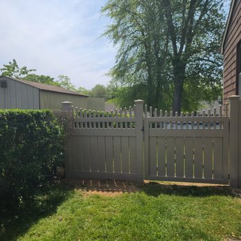 Prestige Fencing - Adobe semi-privacy vinyl fence with picket top - Fences & Gates Near Me - Orange, Connecticut Prestige Fencing - Adobe semi-privacy vinyl fence with picket top - Fences & Gates Near Me - Orange, Connecticut