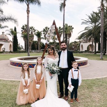 Hidalgo Flowers - Bouquet - Florists Near Me - Vista, California