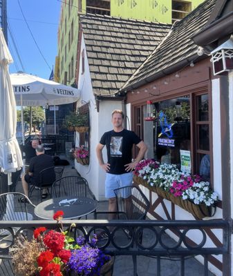 Sully's Snow Goose Saloon by null