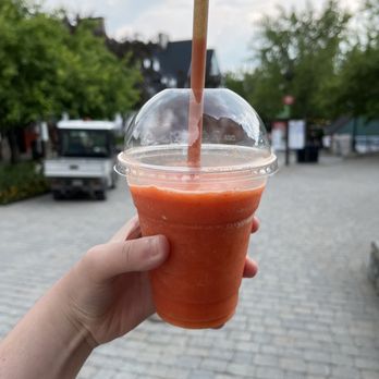 Fluide Juice Bar - a hand holding a drink - Vegetarian Near Me - Mont-Tremblant, Quebec