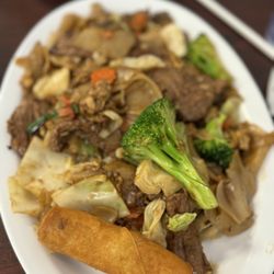 Da’s thai cuisine - Beef pad see ew noodles with egg roll (Nov 2024)