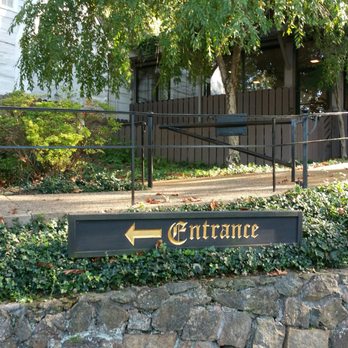Michie Tavern - Entrance sign - Landmarks & Historical Buildings Near Me - Charlottesville, Virginia Michie Tavern - Entrance sign - Landmarks & Historical Buildings Near Me - Charlottesville, Virginia