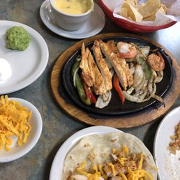 Lunch fajitas plus guac! Lunch fajitas plus guac!