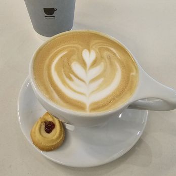 Republik Coffee Burbank - Cardamom latte and vanilla latte - Cafes Near Me - Burbank, California