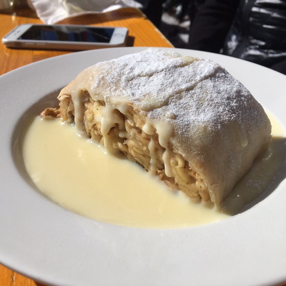 Berghotel Sonnhof - Apfel strudel with vanilla creame sauce - Hotels Near Me - Obertauern, 5
