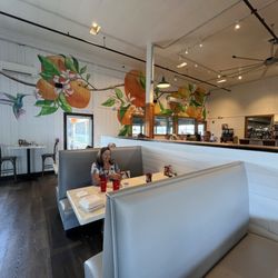 Orange Blossoms - Jax - Welcoming interior