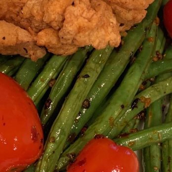 It’s In Tha Bag - Homemade Fried Chicken, Fresh String Beans with cherry tomatoes - Food Trucks Near Me - Lanham, Maryland