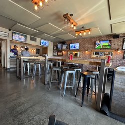 Snipe Island Crafthouse - Bar area