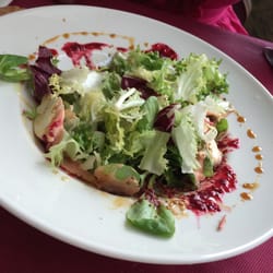 Amaranto - Ensalada de queso fresco y frutos rojos