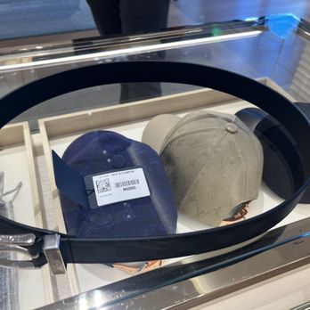 Louis Vuitton Maui Wailea - 95 cm belt - Leather Goods Near Me - Wailea, Hawaii