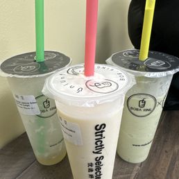 We have the pineapple jasmine green tea with passionfruit as well as a piña colada smoothie and the Matcha smoothie