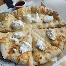 White garlic pizza