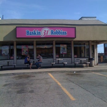 Baskin-Robbins Ice Cream - the outside of the store - Ice Cream & Frozen Yogurt Near Me - Etobicoke, Ontario