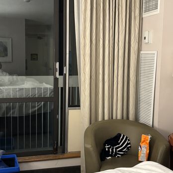 Chelsea Hotel - We have to opened sliding door to get some air room is warm thermo stat not working... - Hotels Near Me - Toronto, Ontario