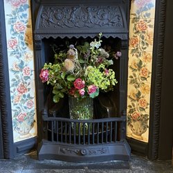 The Royal Hotel - Fireplace display